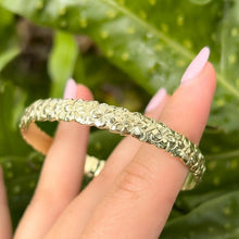 Load image into Gallery viewer, Hibiscus and Plumeria engraved Hawaiian Bangle