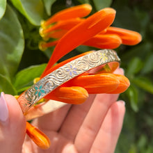 Load image into Gallery viewer, Hawaiian Bangle with colorful flowers
