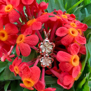 Hawaiian Heirloom Jewelry vertical plumeria pendant 