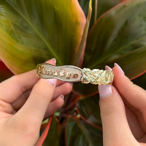 Hawaiian bracelet with hibiscus engraving and name
