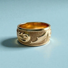 Load image into Gallery viewer, Raised Dolphin & Turtle with Old English 10mm Ring in 14K Yellow Gold in size 8
