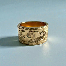 Load image into Gallery viewer, Old English & Hibiscus 10mm Flat Ring in 14K Yellow Gold in size 5 3/8