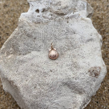 Load image into Gallery viewer, Pink gold Hawaiian Sea shell charm pendant 
