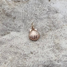 Load image into Gallery viewer, Pink gold Hawaiian Sea shell charm pendant