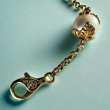 Load image into Gallery viewer, Pearl Bracelet with Diamond Clasp