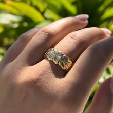 Load image into Gallery viewer, Scalloped Shiny Maile & Hibiscus with Leaves 10mm Ring in 14K Yellow Gold in size 10 1/4