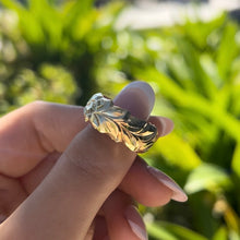 Load image into Gallery viewer, Scalloped Shiny Maile & Hibiscus with Leaves 10mm Ring in 14K Yellow Gold in size 10 1/4