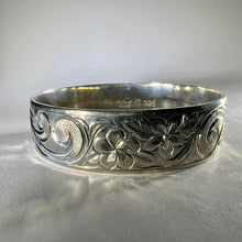 Load image into Gallery viewer, Hawaiian 18mm Old English Flowers with Leaves Sterling Silver Bracelet
