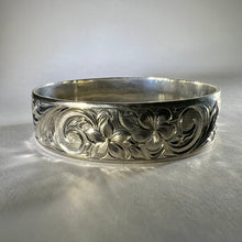 Load image into Gallery viewer, Wide Hawaiian Sterling Silver Bracelet with Flowers and Engraving
