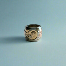 Load image into Gallery viewer, Tri-Color Haku Lei Hawaiian Bead Pendant in 14K Gold