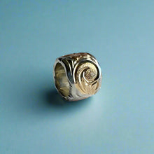 Load image into Gallery viewer, Tri-Color Scalloped Haku Lei Bead Pendant in 14K Gold