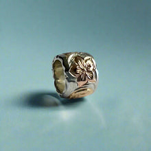 Load image into Gallery viewer, Tri-Color Scalloped Haku Lei Bead Pendant in 14K Gold