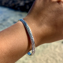 Load image into Gallery viewer, Shiny Maile & Hibiscus 6mm Bangle Bracelet in 14K White Gold in size 8