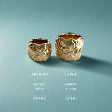 Load image into Gallery viewer, Medium and Large Scalloped Bead Pendants