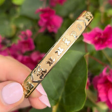 Load image into Gallery viewer, Raised name on Hawaiian Bangle with Mokihana berry design