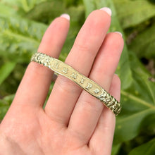 Load image into Gallery viewer, 8mm Hawaiian Bracelet with name and flowers