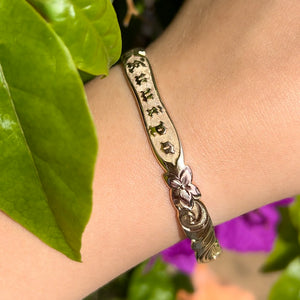 Hand engraved Hawaiian bracelet with flower