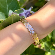 Load image into Gallery viewer, Shiney Maile Engraving on Hawaiian Bracelet