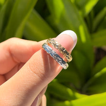 Load image into Gallery viewer, Shiny Maile Hawaiian Engraved 4mm Scalloped Ring