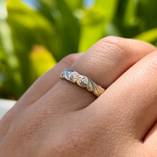 Load image into Gallery viewer, Tri-Color Scalloped Haku Lei 4mm Ring in 14K Gold