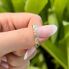 Load image into Gallery viewer, Tri-Color Scalloped Haku Lei 4mm Ring in 14K Gold