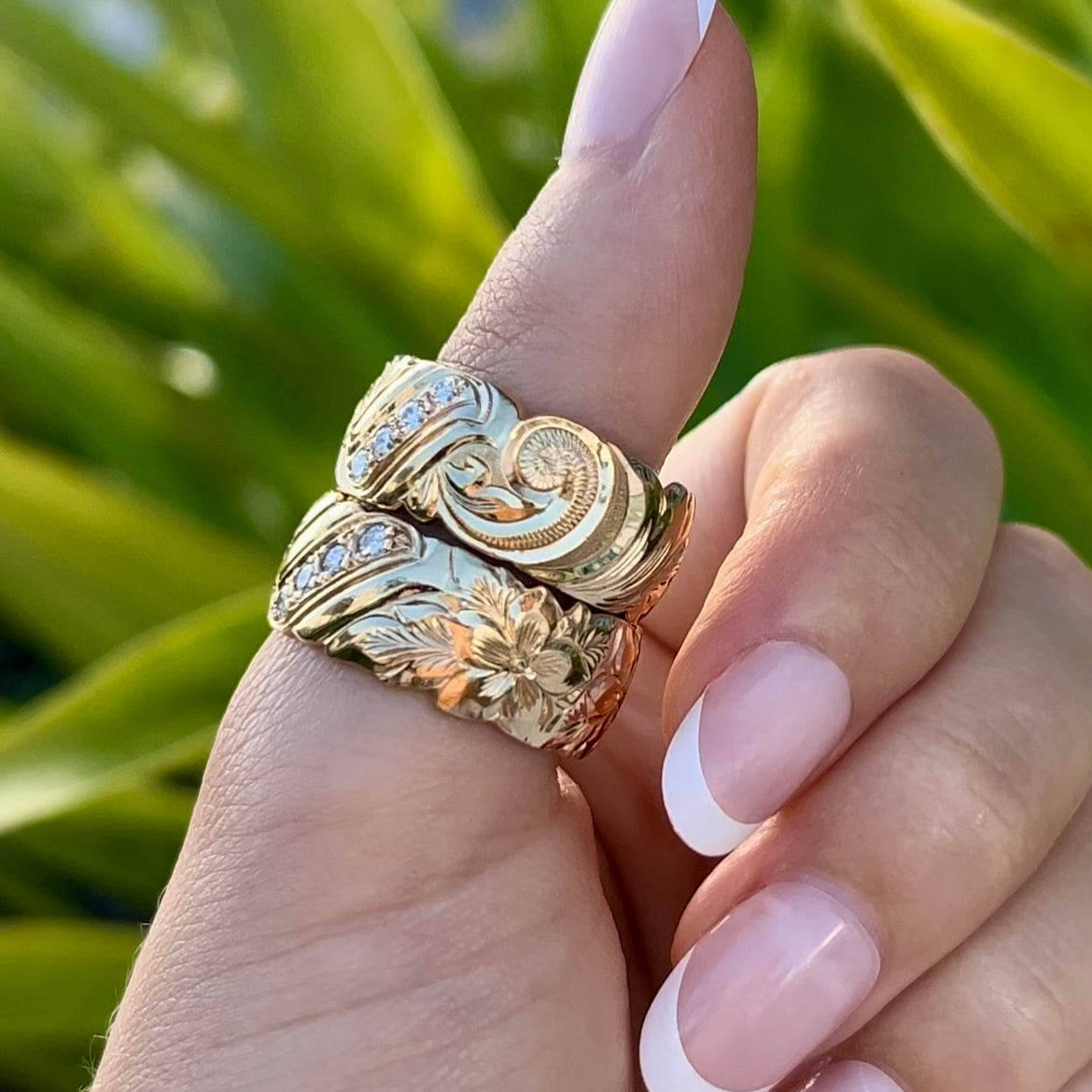 Nihoniho 10mm Ring w/Hibiscus or Old English & Single Row Of Diamonds