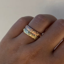 Load image into Gallery viewer, Old English & Hibiscus 4mm Barrel Ring