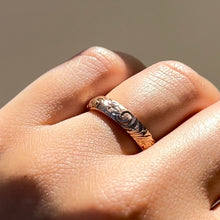 Load image into Gallery viewer, Hawaiian Old English & Hibiscus 4mm Barrel Ring