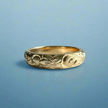 Load image into Gallery viewer, Old English & Hibiscus 4mm "Kuuipo" Ring  in 14K Yellow Gold
