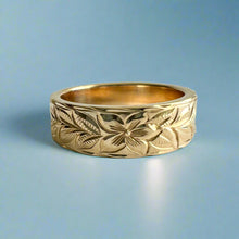 Load image into Gallery viewer, Maile & Hibiscus 6mm Flat Ring in 14K Yellow Gold in size 7