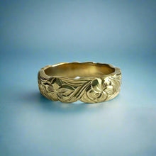 Load image into Gallery viewer, Scalloped La Hoomanao Hibiscus & Plumeria 6mm Ring in 14K Green Gold in size 8
