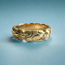 Load image into Gallery viewer, Scalloped Hibiscus All Around 6mm Ring in 14K Yellow Gold