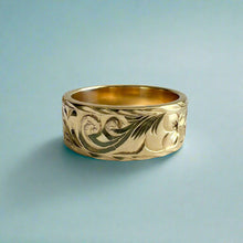 Load image into Gallery viewer, Old English & Hibiscus 8mm Hawaiian Flat Ring in 14K Yellow Gold in size 8 1/2