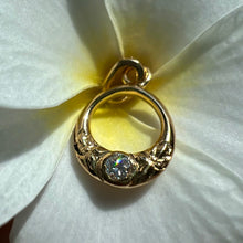 Load image into Gallery viewer, Round Hawaiian Pendant with diamond and engraving 
