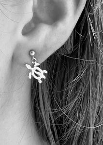 Hawaiian dangle earring with turtle 
