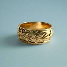 Load image into Gallery viewer, Maile and Hibiscus 8mm Hawaiian Ring with rope border in 14K Yellow Gold in size 8