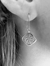 Load image into Gallery viewer, Monstera Hawaiian Earring