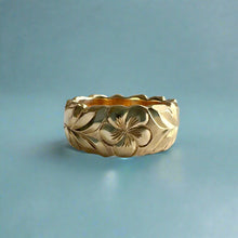 Load image into Gallery viewer, Scalloped Shiny Maile with Hibiscus & Plumeria 8mm Hawaiian Ring in 14K Yellow Gold in size 6 1/4