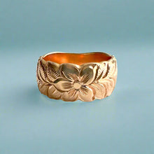 Load image into Gallery viewer, Scalloped Maile & Hibiscus 10mm Raised "Kuuipo" Ring in 14K Pink Gold in size 7 1/2