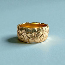 Load image into Gallery viewer, Scalloped Hibiscus w/ Leaves All Around 10mm Ring in 14K Yellow Gold