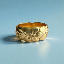 Load image into Gallery viewer, Scalloped Shiny Maile & Hibiscus with Leaves 10mm Ring in 14K Yellow Gold in size 10 1/4