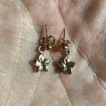 Load image into Gallery viewer, Flat plumeria Yellow gold earrings
