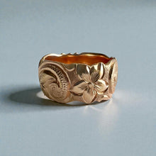 Load image into Gallery viewer, Scalloped Old English & Hibiscus 10mm Ring in 14K Pink Gold in size 8