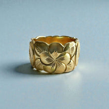 Load image into Gallery viewer, Scalloped Old English & Plumeria with four Leaves 12mm Ring in 18K Yellow Gold in size 7 1/8