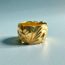 Load image into Gallery viewer, Scalloped Old English & Plumeria with four Leaves 12mm Ring in 18K Yellow Gold in size 7 1/8