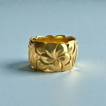 Load image into Gallery viewer, Scalloped Old English & Plumeria with four Leaves 12mm Ring in 18K Yellow Gold in size 7 1/8