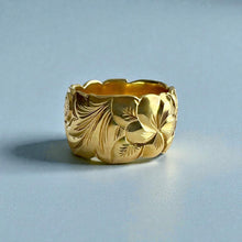 Load image into Gallery viewer, Scalloped Old English & Plumeria with four Leaves 12mm Ring in 18K Yellow Gold in size 7 1/8