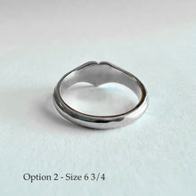 Load image into Gallery viewer, Hawaiian Heart Ring with Old English & Flower engraving