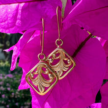 Load image into Gallery viewer, Hawaiian Quilt Earrings in 14K Yellow Gold
