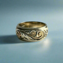 Load image into Gallery viewer, Tri-Color Hawaiian Haku Lei 8mm Ring in 14K Gold